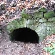 3.12.2011 za��tek �i�t�n� propustu.S t�to strany je viditeln� sesuv hl�ny a kamen�.Na ja�e se pokus�m o obnoven�