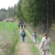 16.4.2011 Pochod za�al ve 13 hod na n�vsi v Zaje�ov�.�ekala n�s trasa 13.5 km