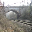 Jedin� dochovan� Most u Sila pod n��m vede tra� Praha-Plze�